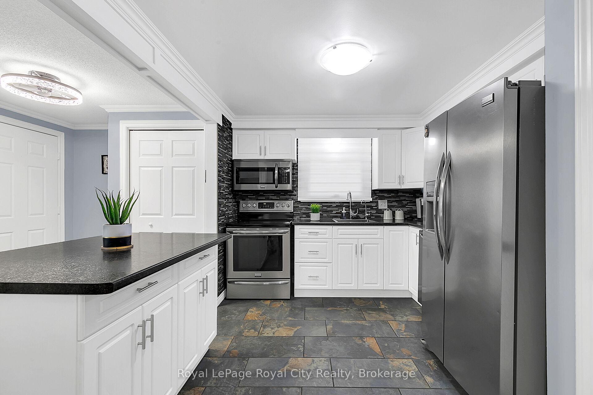 Photo 10 of 19 Burton Road, Guelph, Willow West/Sugarbush/West Acres — HOMEH