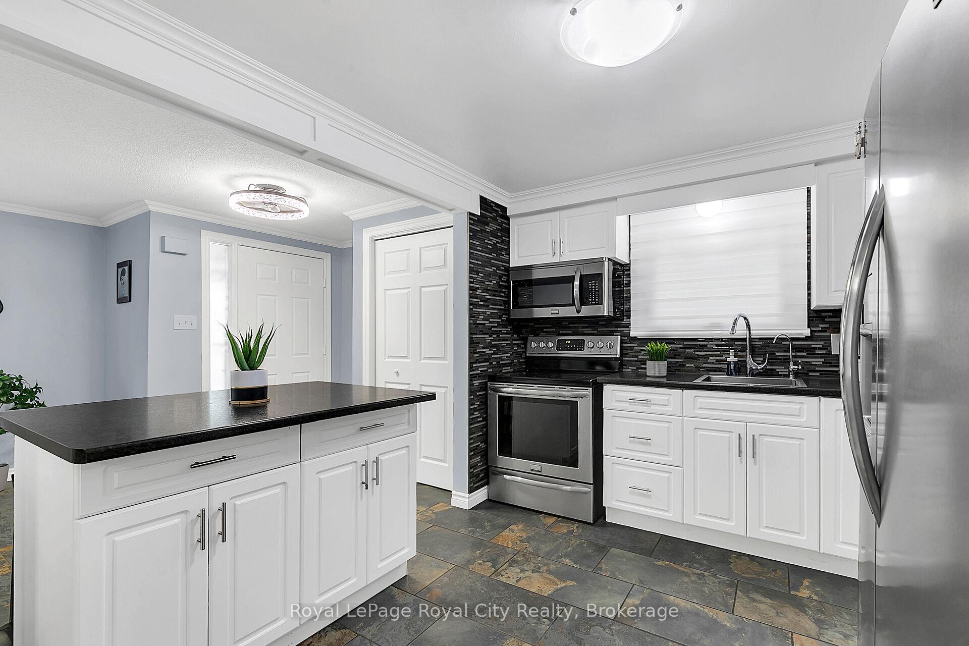 Photo 11 of 19 Burton Road, Guelph, Willow West/Sugarbush/West Acres — HOMEH