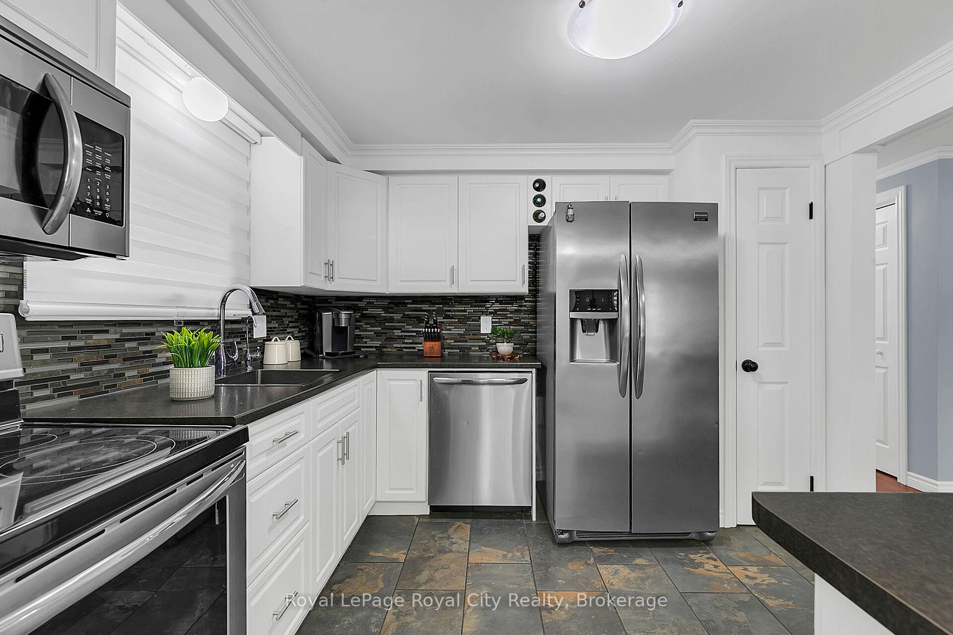 Photo 12 of 19 Burton Road, Guelph, Willow West/Sugarbush/West Acres — HOMEH