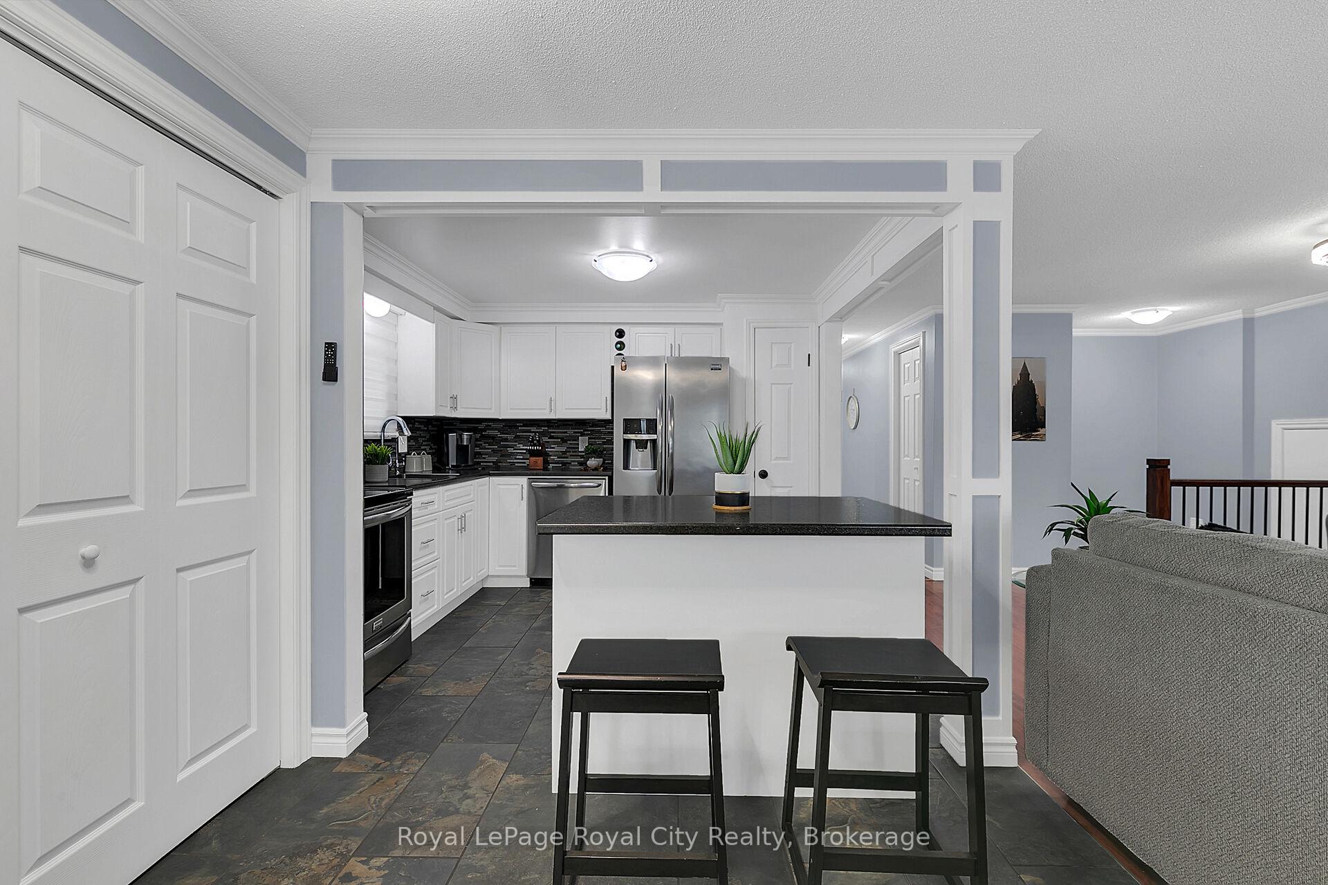 Photo 14 of 19 Burton Road, Guelph, Willow West/Sugarbush/West Acres — HOMEH