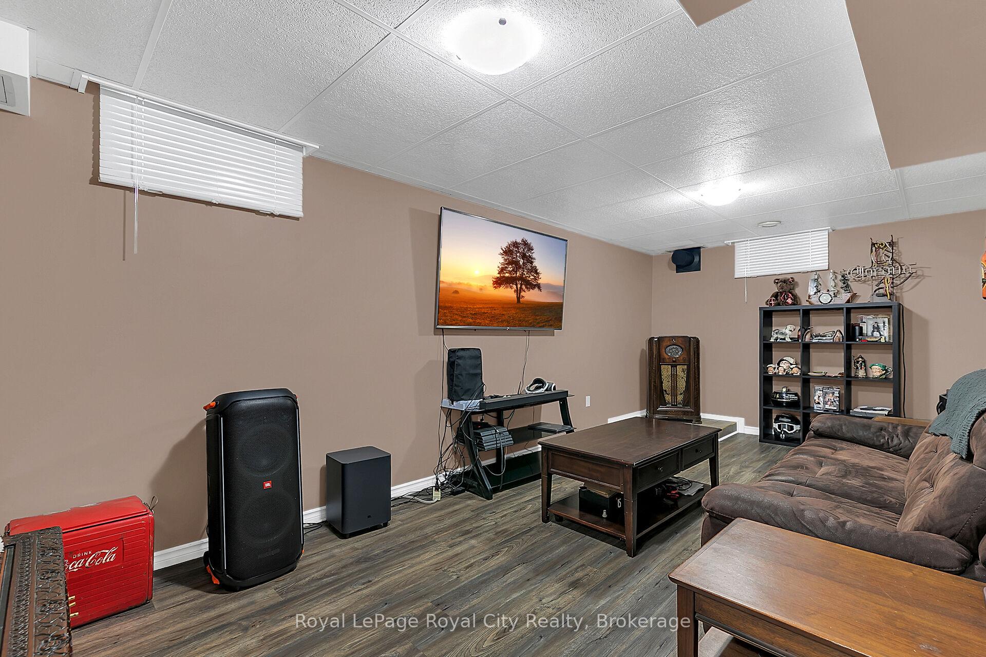 Photo 27 of 19 Burton Road, Guelph, Willow West/Sugarbush/West Acres — HOMEH