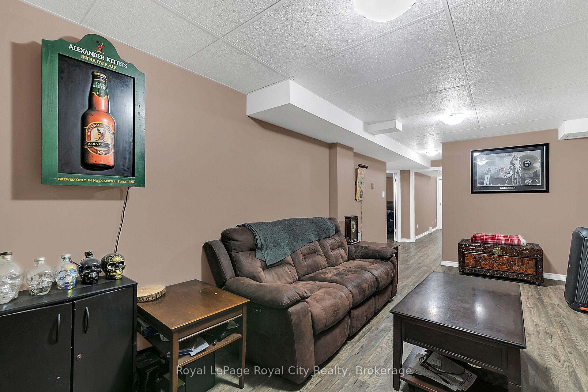 Photo 28 of 19 Burton Road, Guelph, Willow West/Sugarbush/West Acres — HOMEH