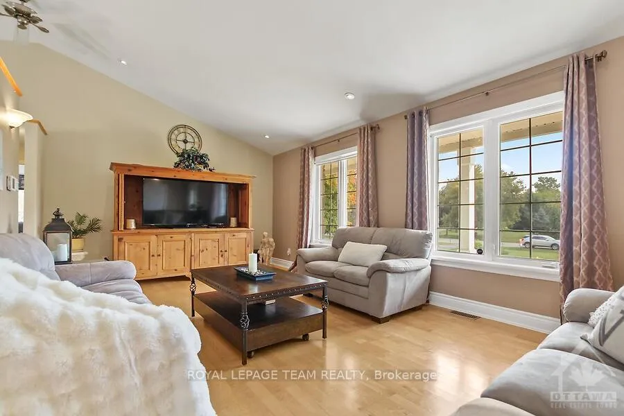 Photo 5 of 5705 Lombardy Drive, Ottawa, Osgoode — HOMEH