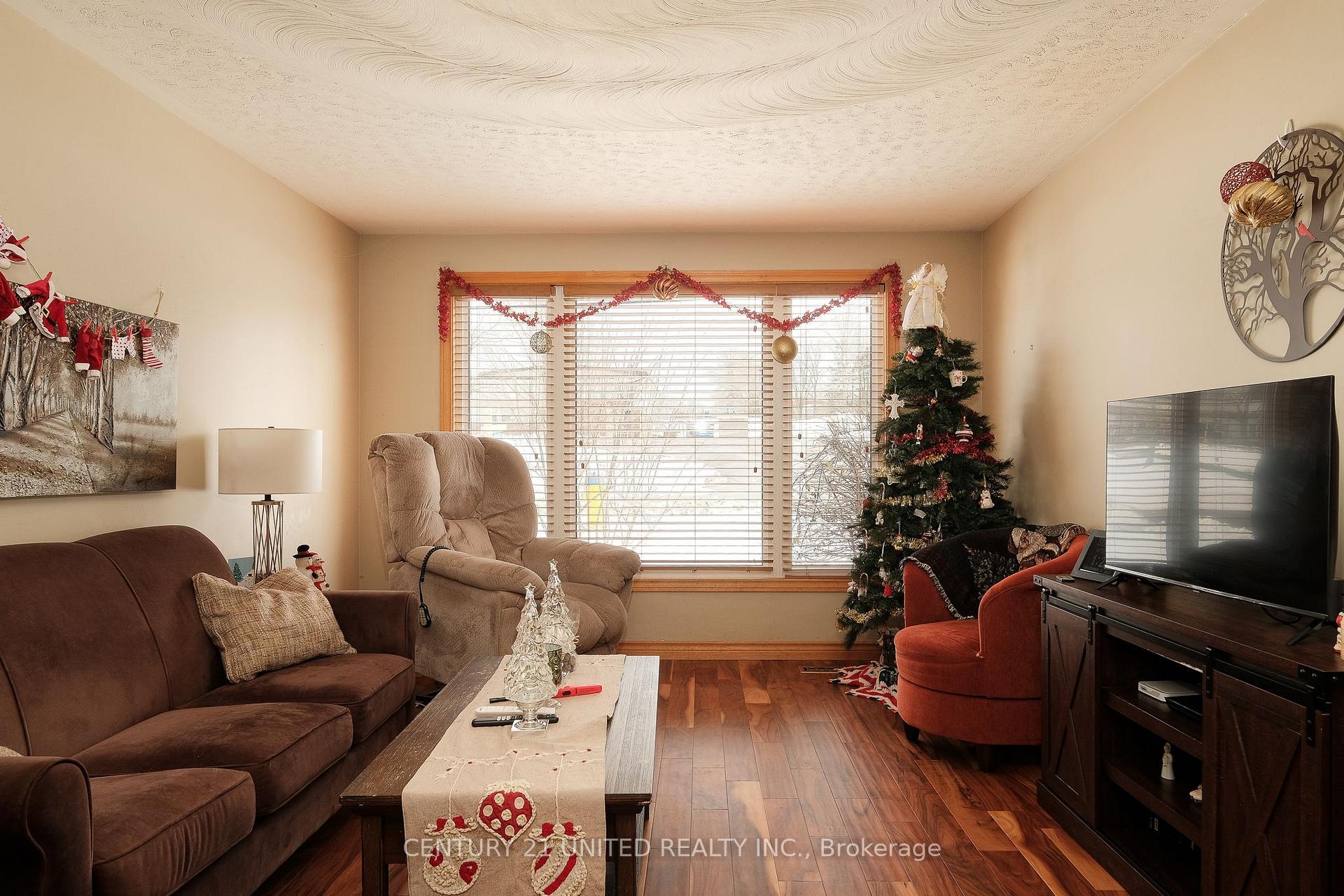 Photo 3 of 569 River Road S, Peterborough, Ashburnham Ward 4 — HOMEH
