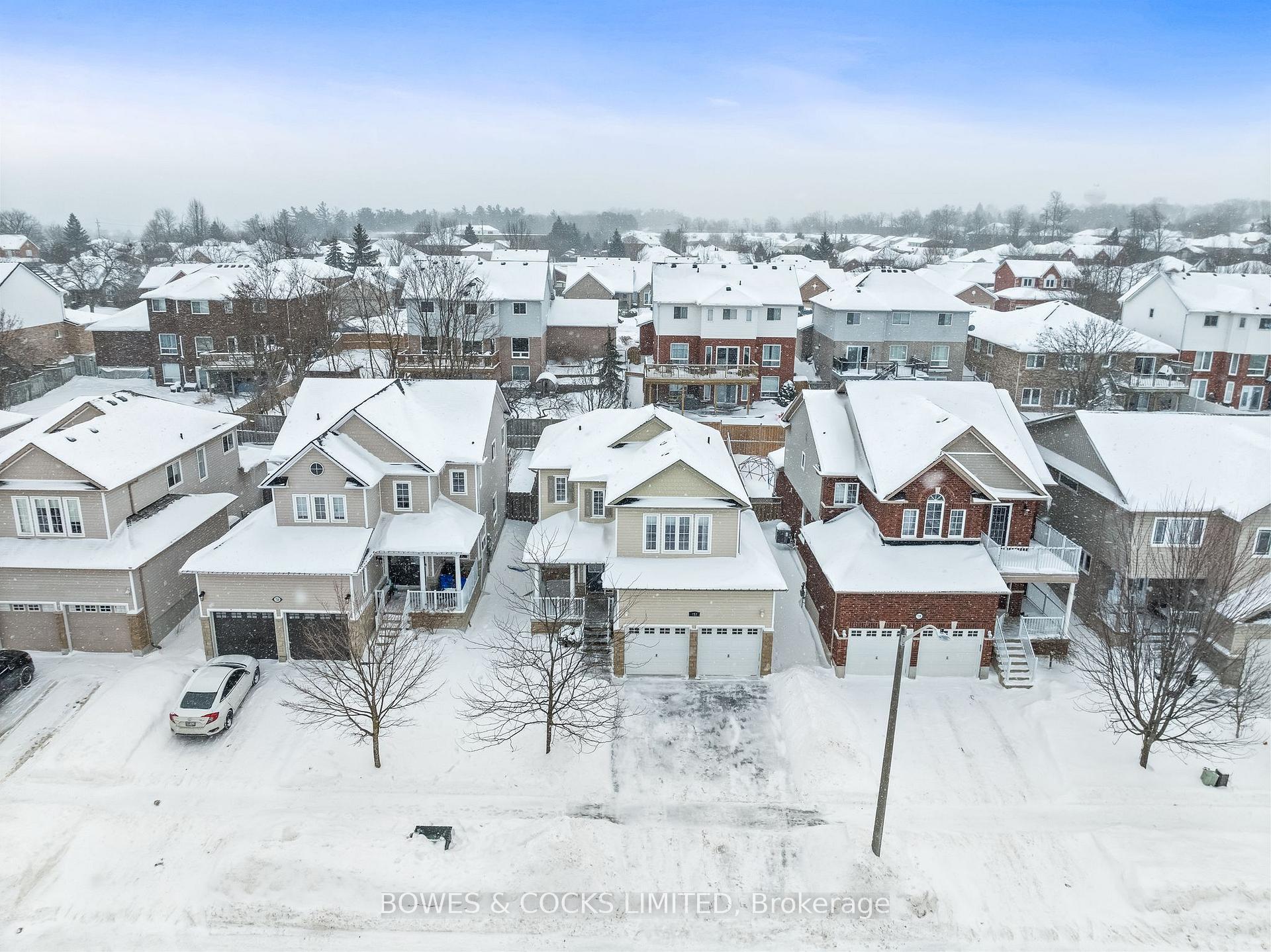 Photo 2 of 724 Tully Crescent, Peterborough, Monaghan Ward 2 — HOMEH