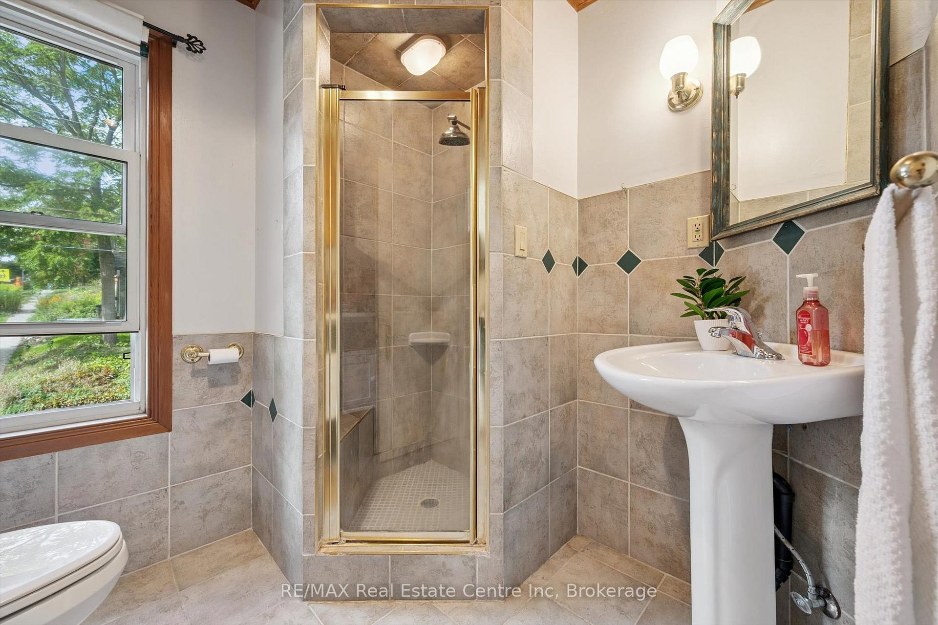 Photo 17 of 123 Dufferin Street, Guelph, Exhibition Park — HOMEH