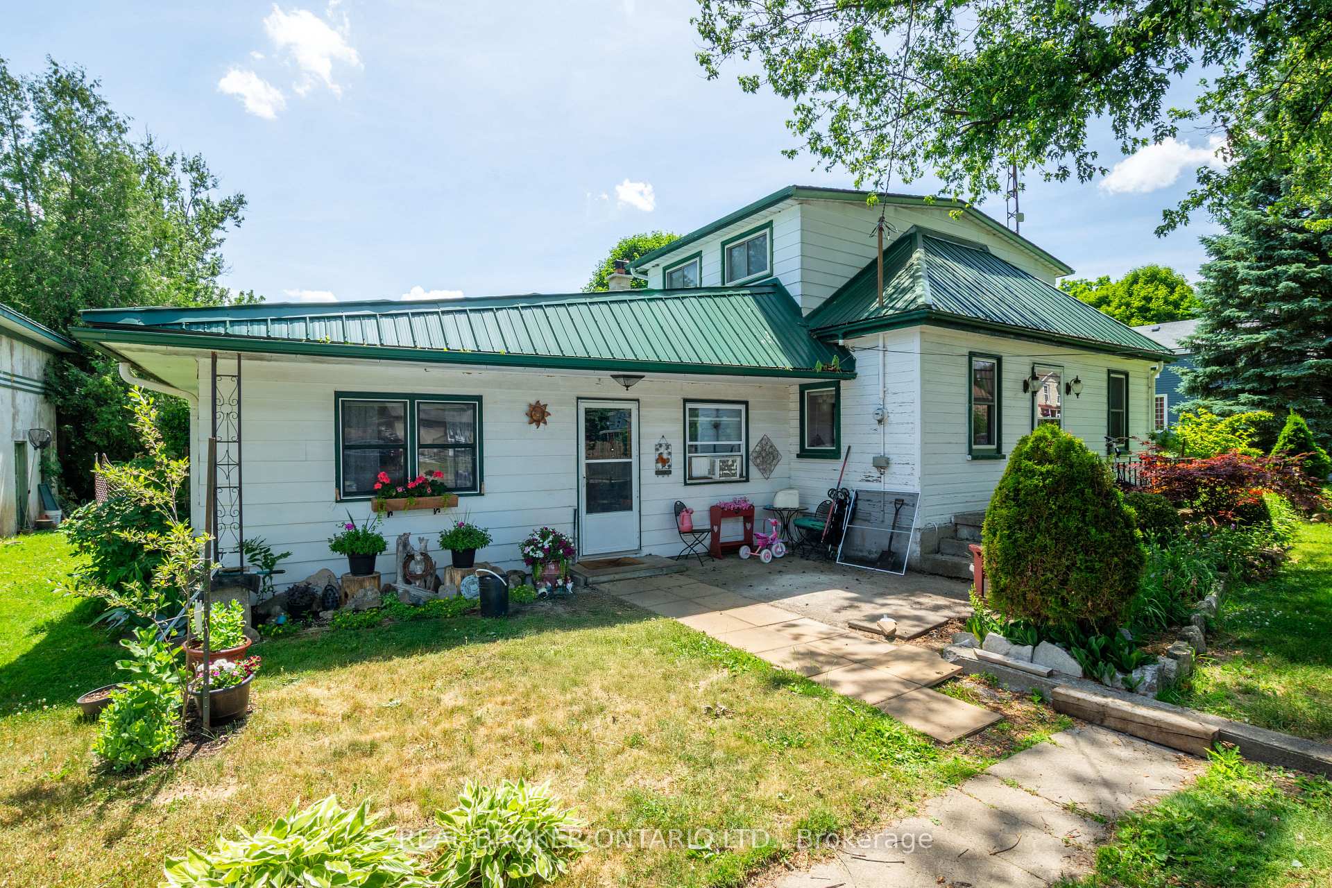 Front of 1247 Old 8 Highway