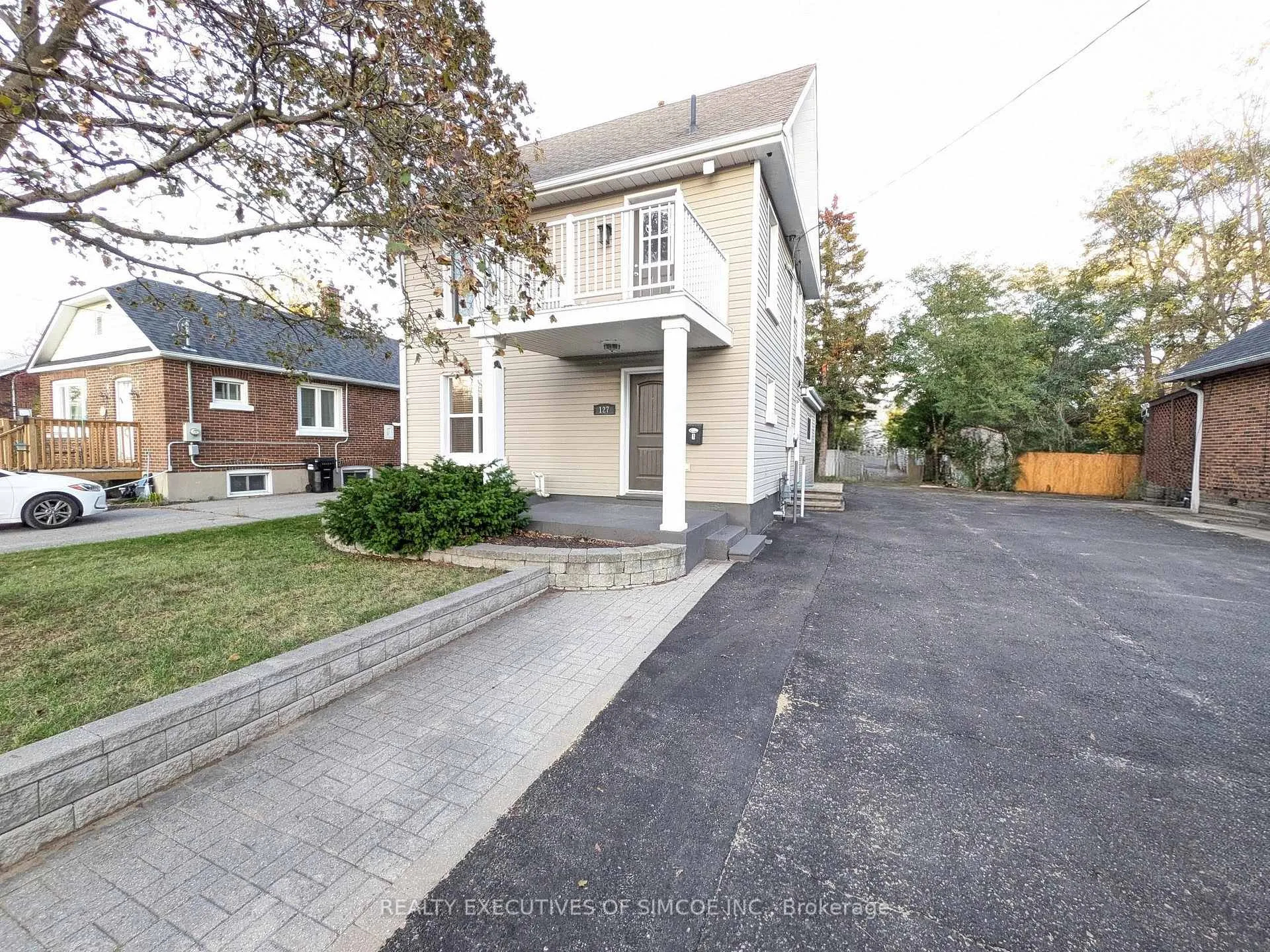 Photo 2 of 127 Innisfil Street, Barrie, Sanford — HOMEH