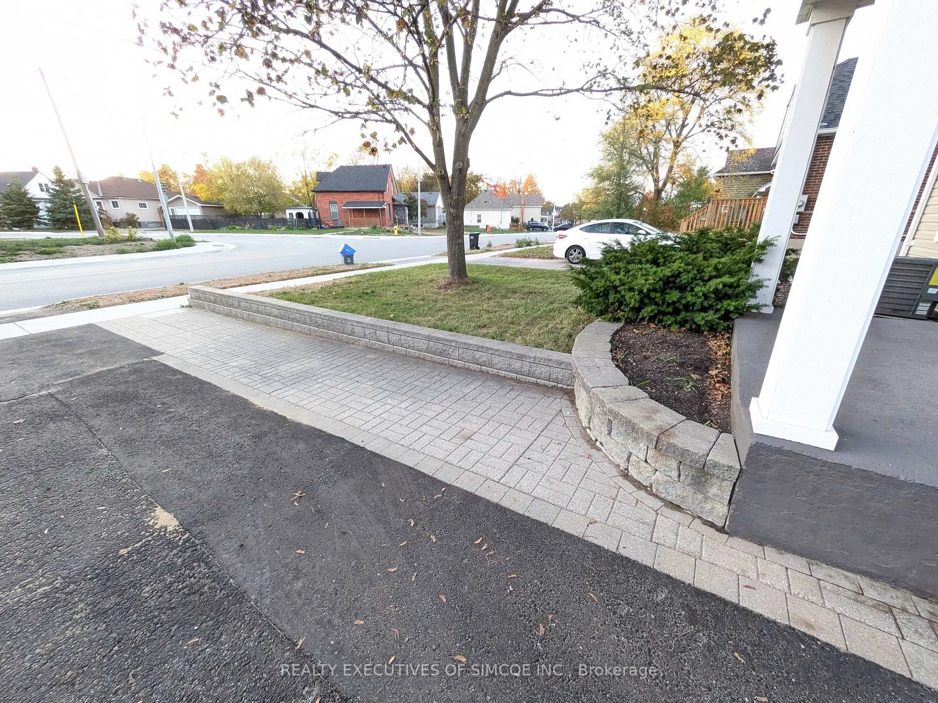 Photo 3 of 127 Innisfil Street, Barrie, Sanford — HOMEH