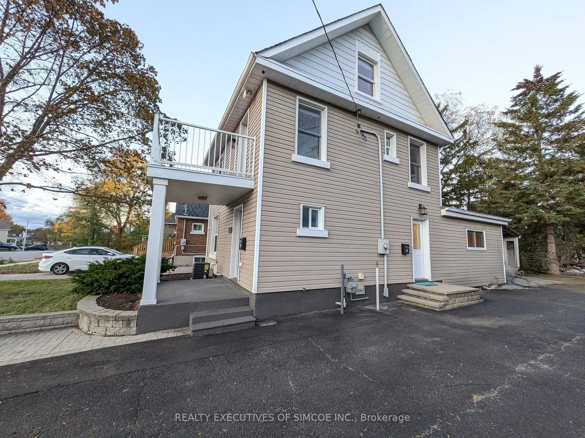 Photo 5 of 127 Innisfil Street, Barrie, Sanford — HOMEH