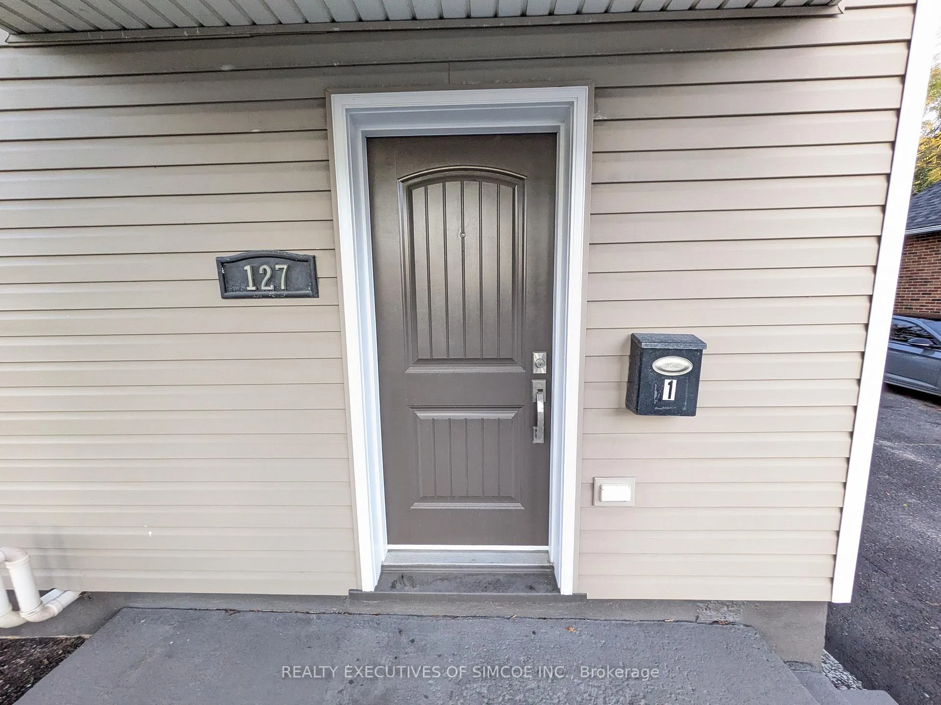 Photo 7 of 127 Innisfil Street, Barrie, Sanford — HOMEH