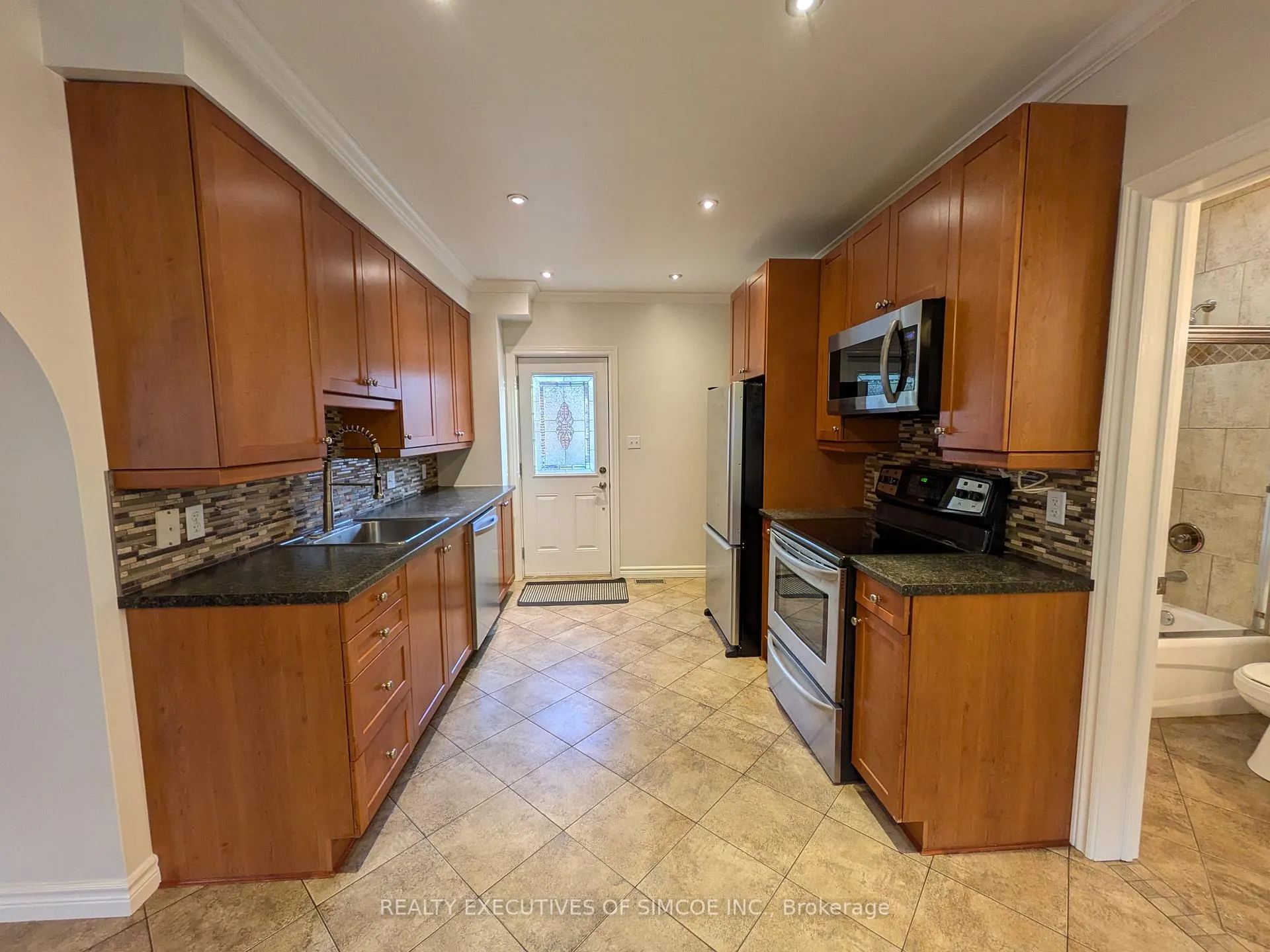Photo 12 of 127 Innisfil Street, Barrie, Sanford — HOMEH