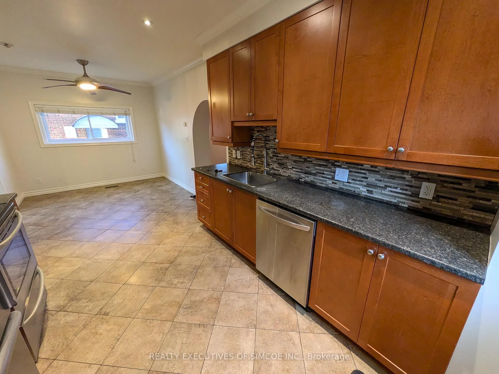 Photo 18 of 127 Innisfil Street, Barrie, Sanford — HOMEH