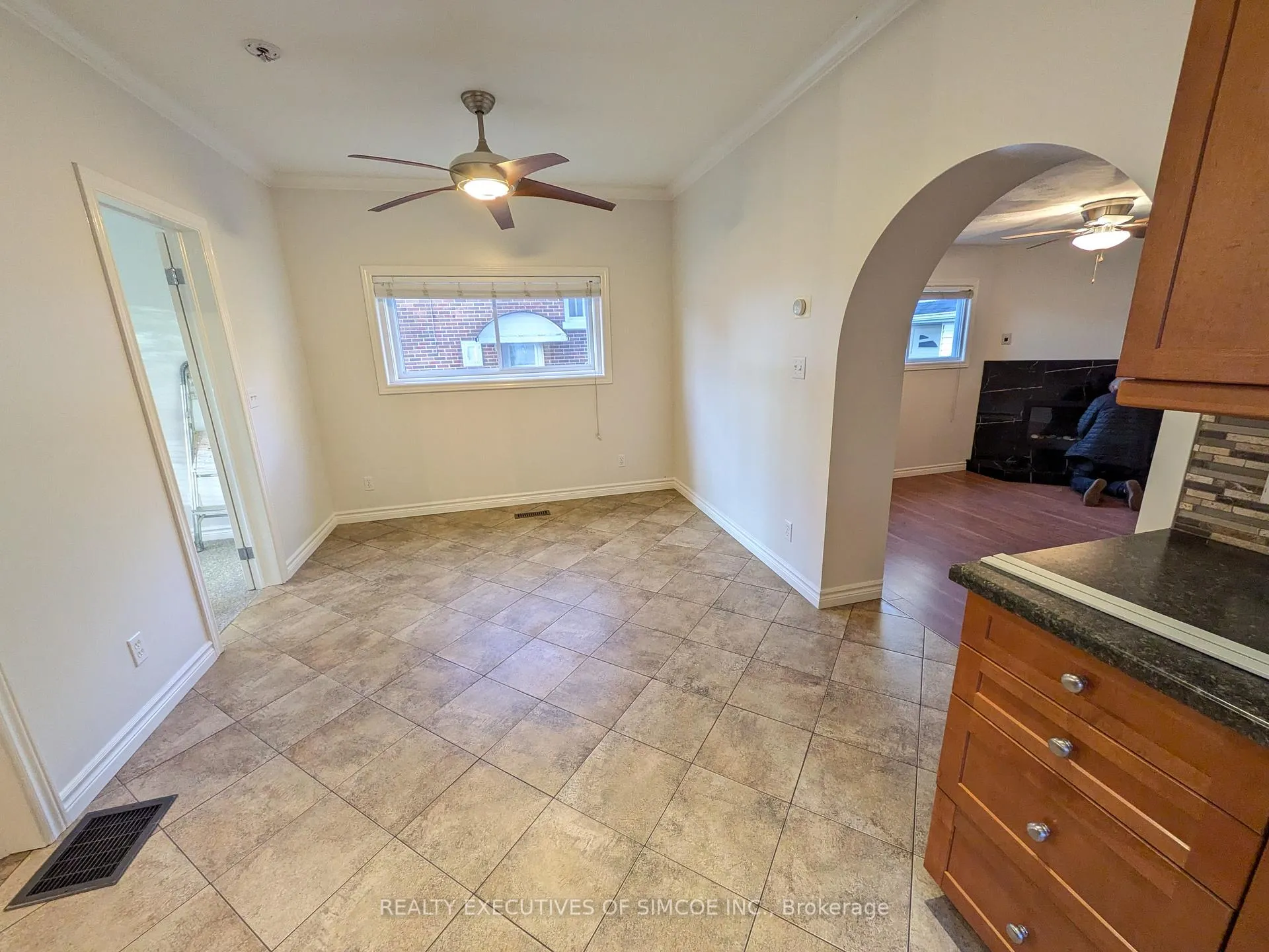 Photo 19 of 127 Innisfil Street, Barrie, Sanford — HOMEH