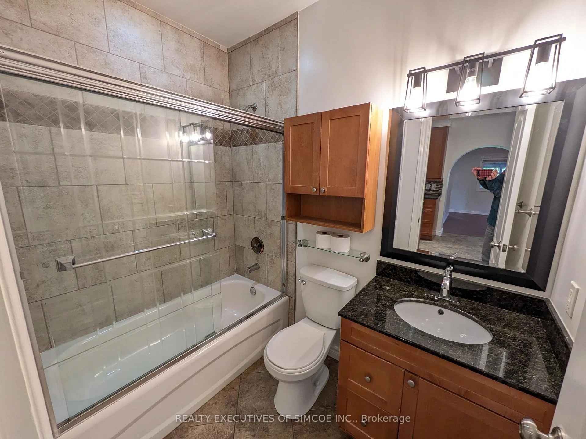 Photo 29 of 127 Innisfil Street, Barrie, Sanford — HOMEH