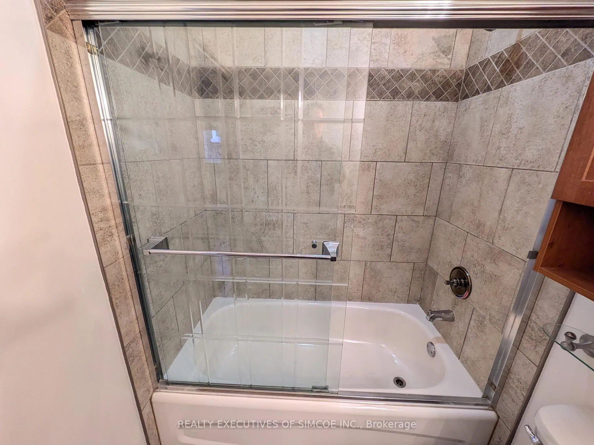 Photo 31 of 127 Innisfil Street, Barrie, Sanford — HOMEH