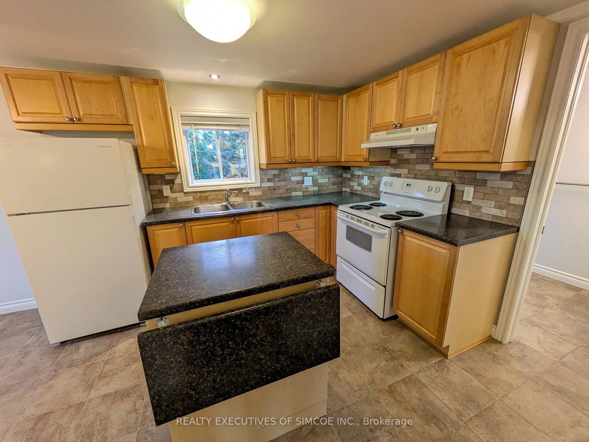 Photo 35 of 127 Innisfil Street, Barrie, Sanford — HOMEH