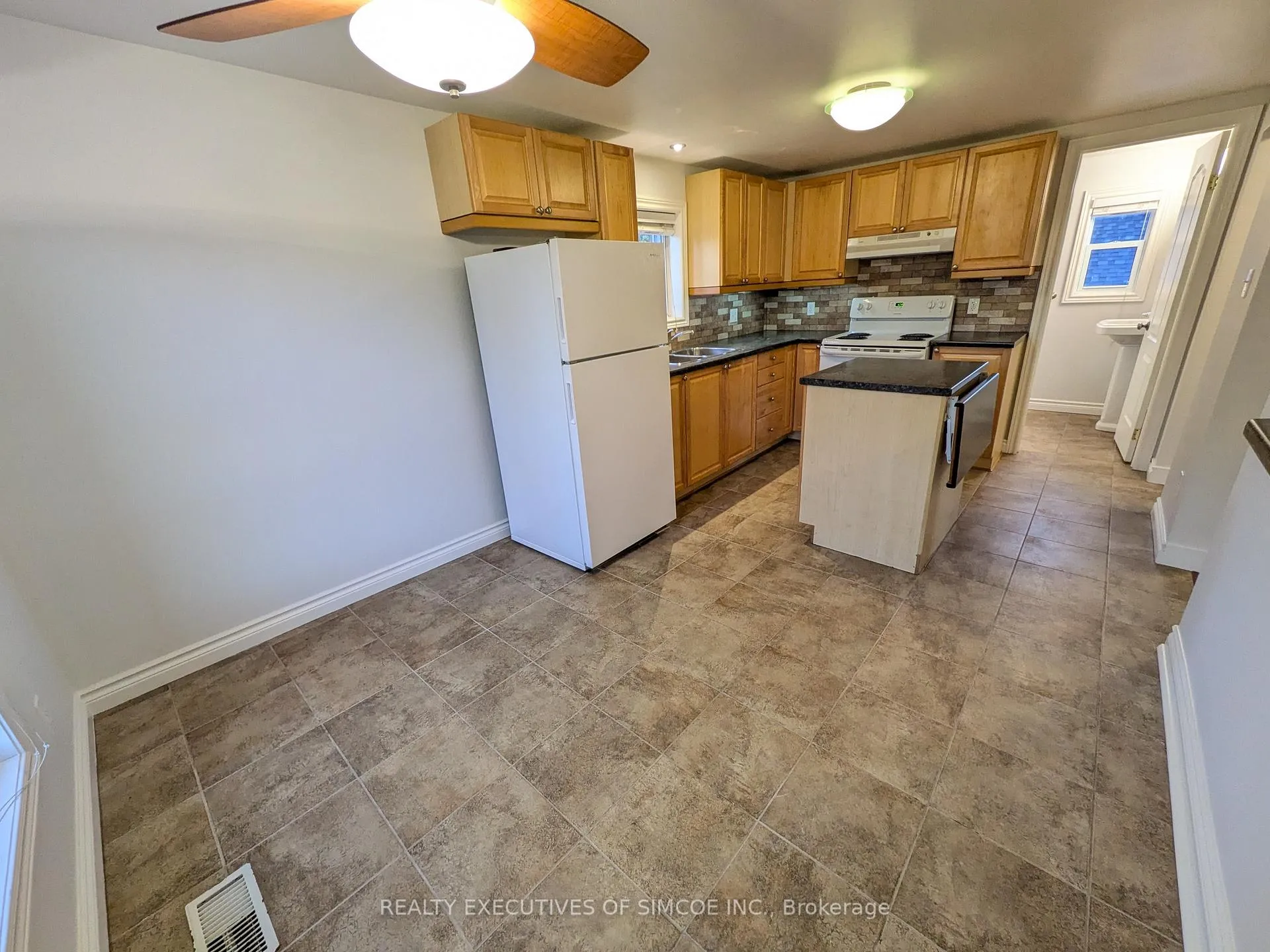 Photo 42 of 127 Innisfil Street, Barrie, Sanford — HOMEH