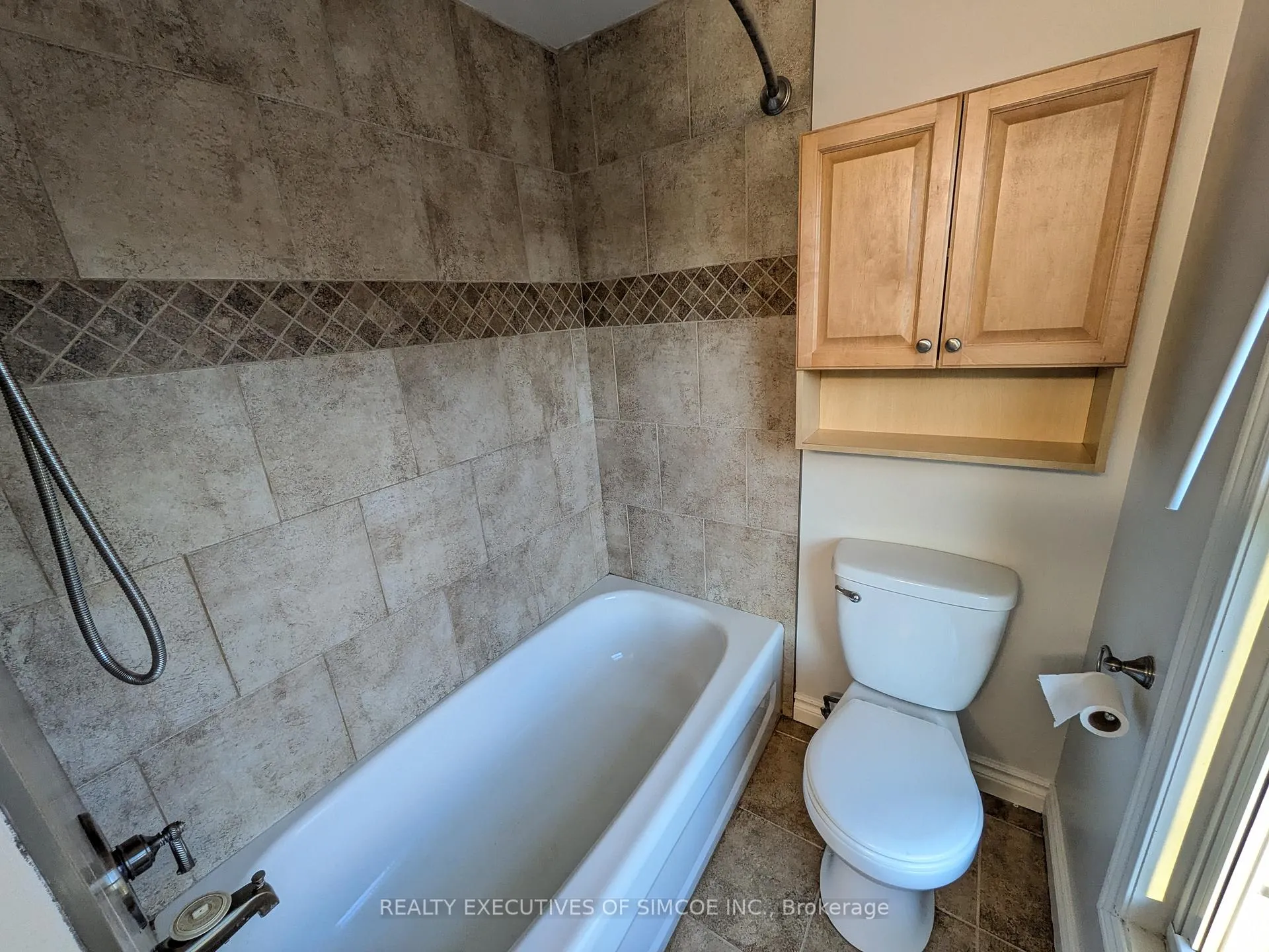 Photo 64 of 127 Innisfil Street, Barrie, Sanford — HOMEH
