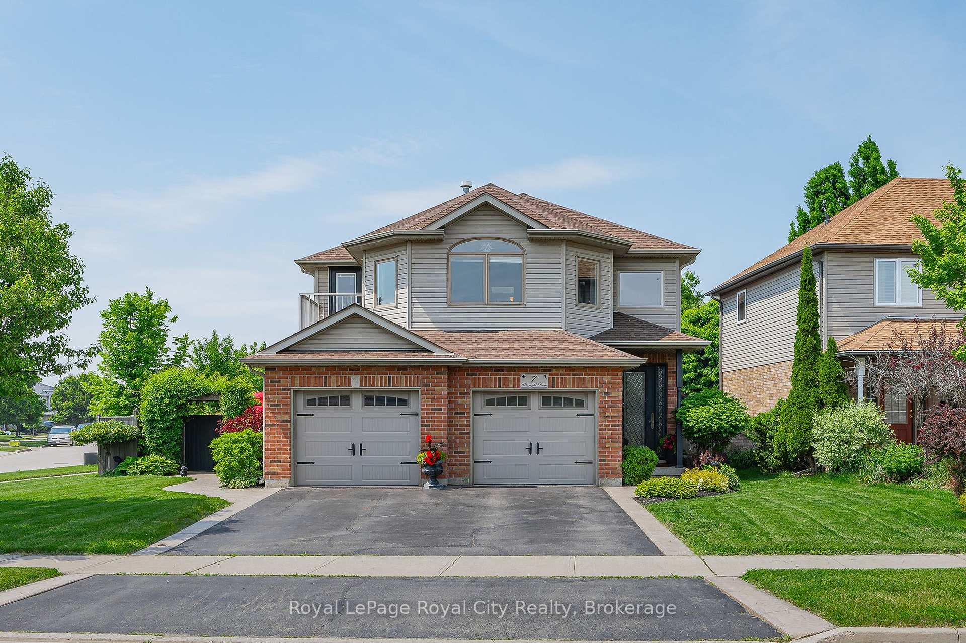 Photo 2 of 7 Marigold Drive, Guelph, Kortright Hills — HOMEH