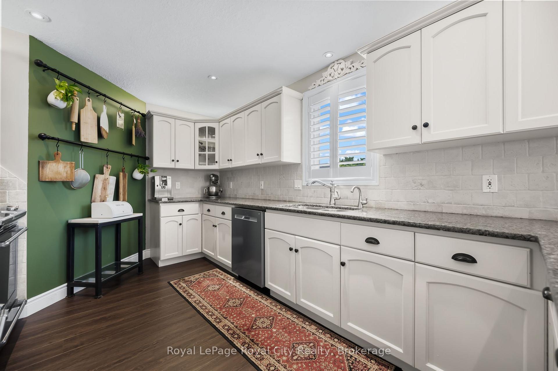 Photo 13 of 7 Marigold Drive, Guelph, Kortright Hills — HOMEH