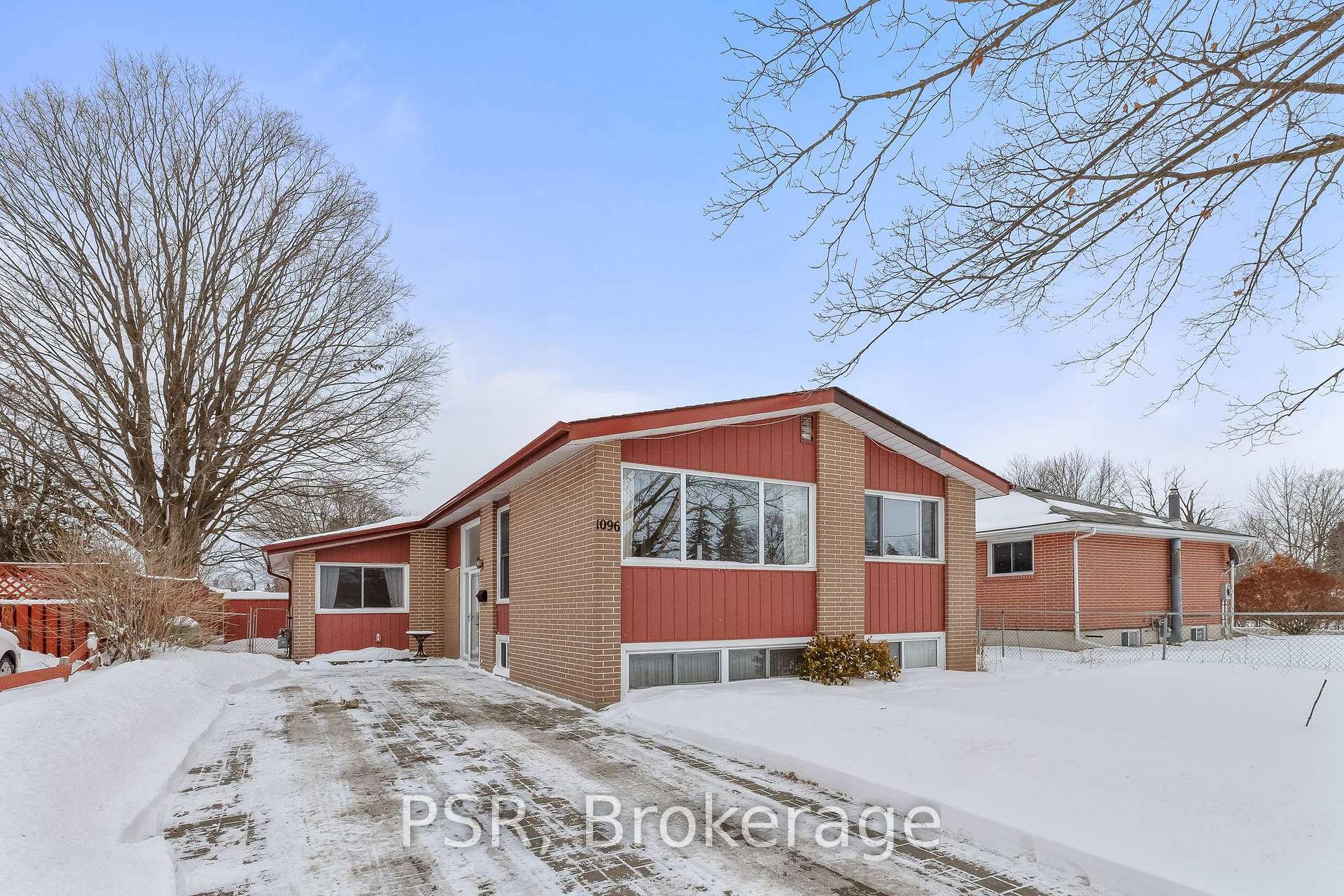 Photo 1 of 1096 Royal Drive, Peterborough, Northcrest Ward 5 — HOMEH