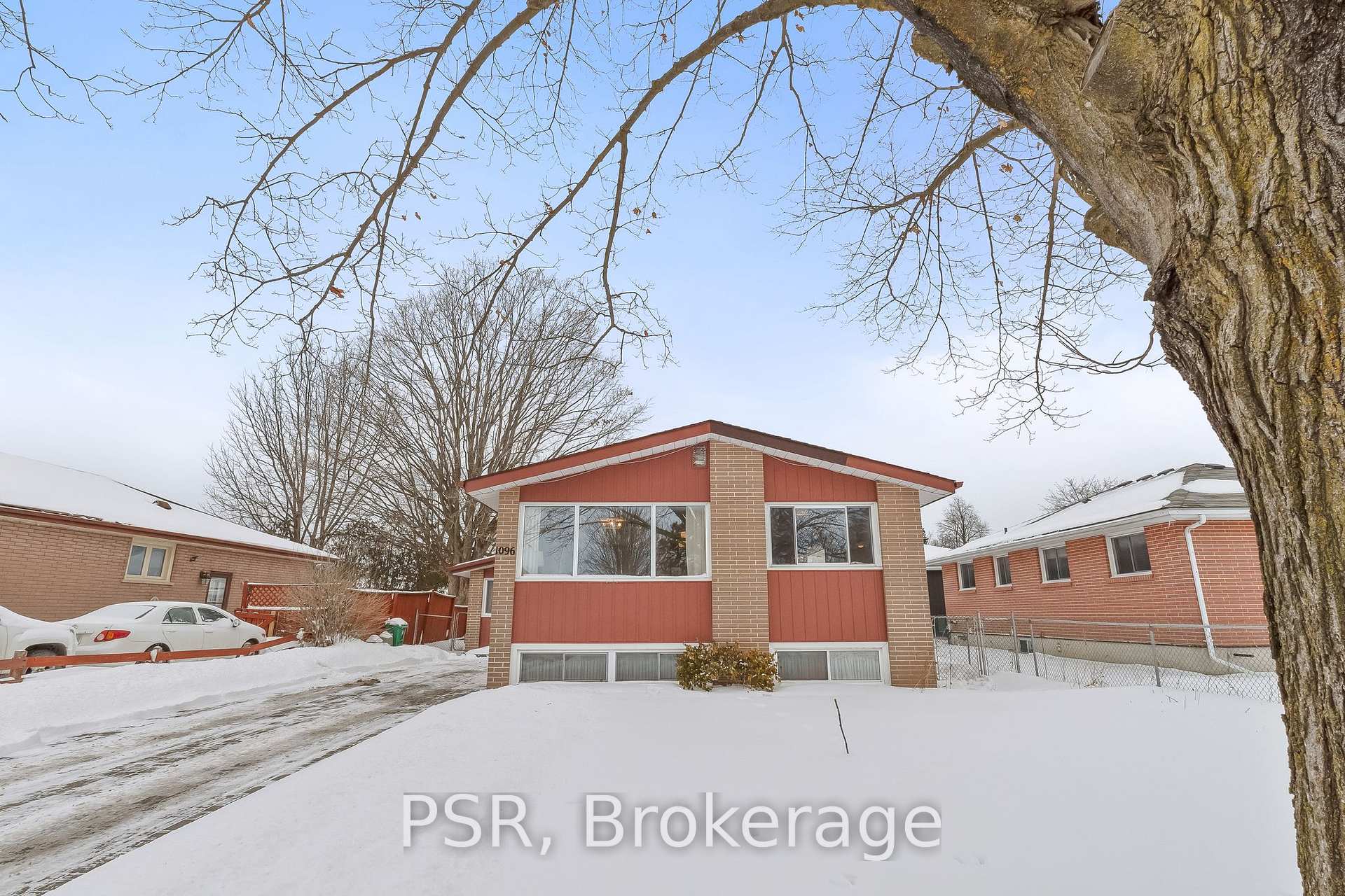 Photo 2 of 1096 Royal Drive, Peterborough, Northcrest Ward 5 — HOMEH