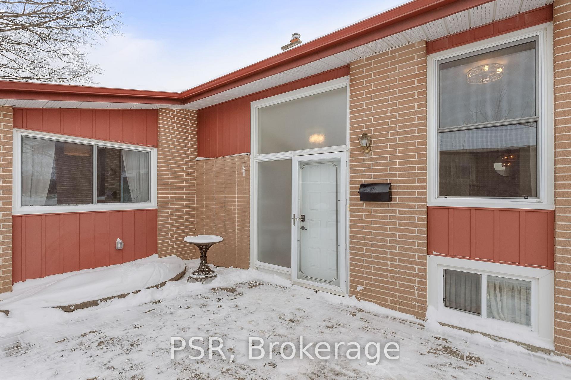 Photo 3 of 1096 Royal Drive, Peterborough, Northcrest Ward 5 — HOMEH
