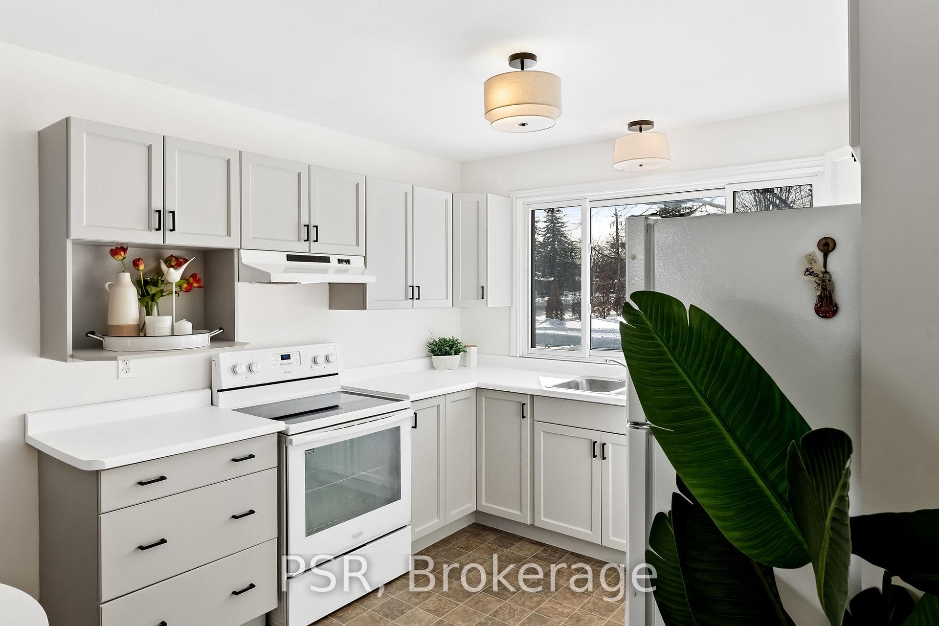 Photo 7 of 1096 Royal Drive, Peterborough, Northcrest Ward 5 — HOMEH
