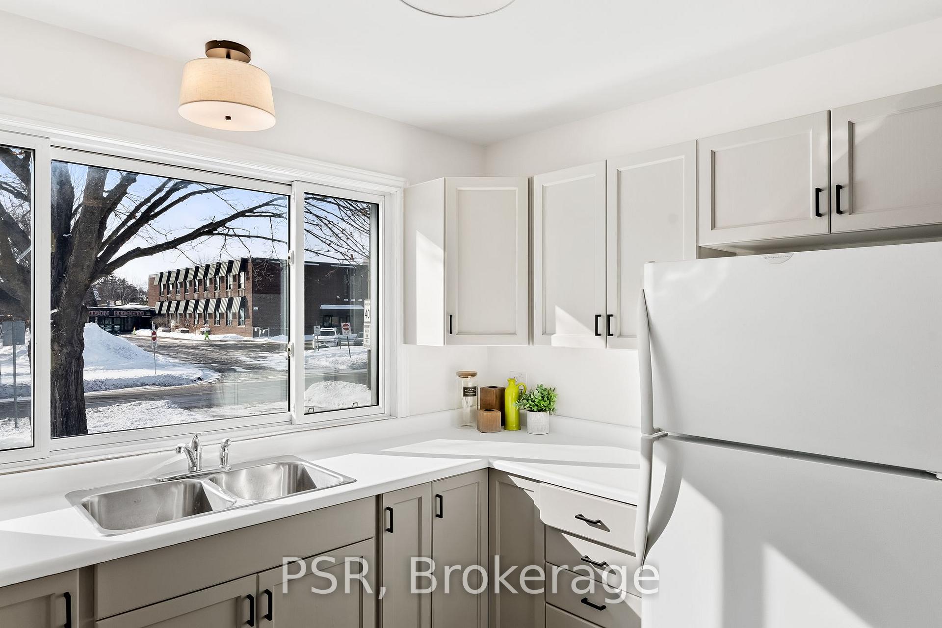 Photo 8 of 1096 Royal Drive, Peterborough, Northcrest Ward 5 — HOMEH