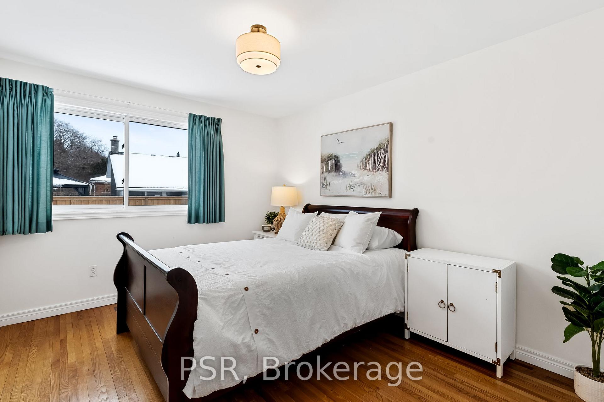 Photo 14 of 1096 Royal Drive, Peterborough, Northcrest Ward 5 — HOMEH