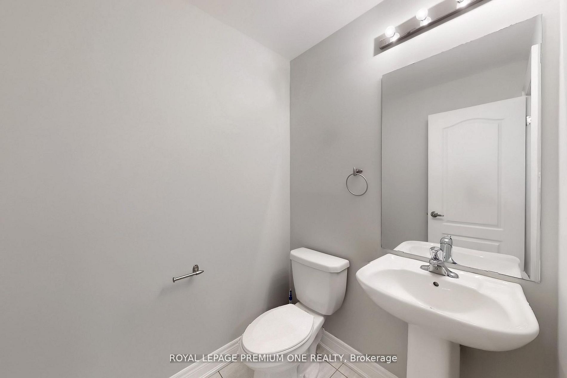 Photo 36 of 71 Dryden Way, Etobicoke, Willowridge-Martingrove-Richview — HOMEH