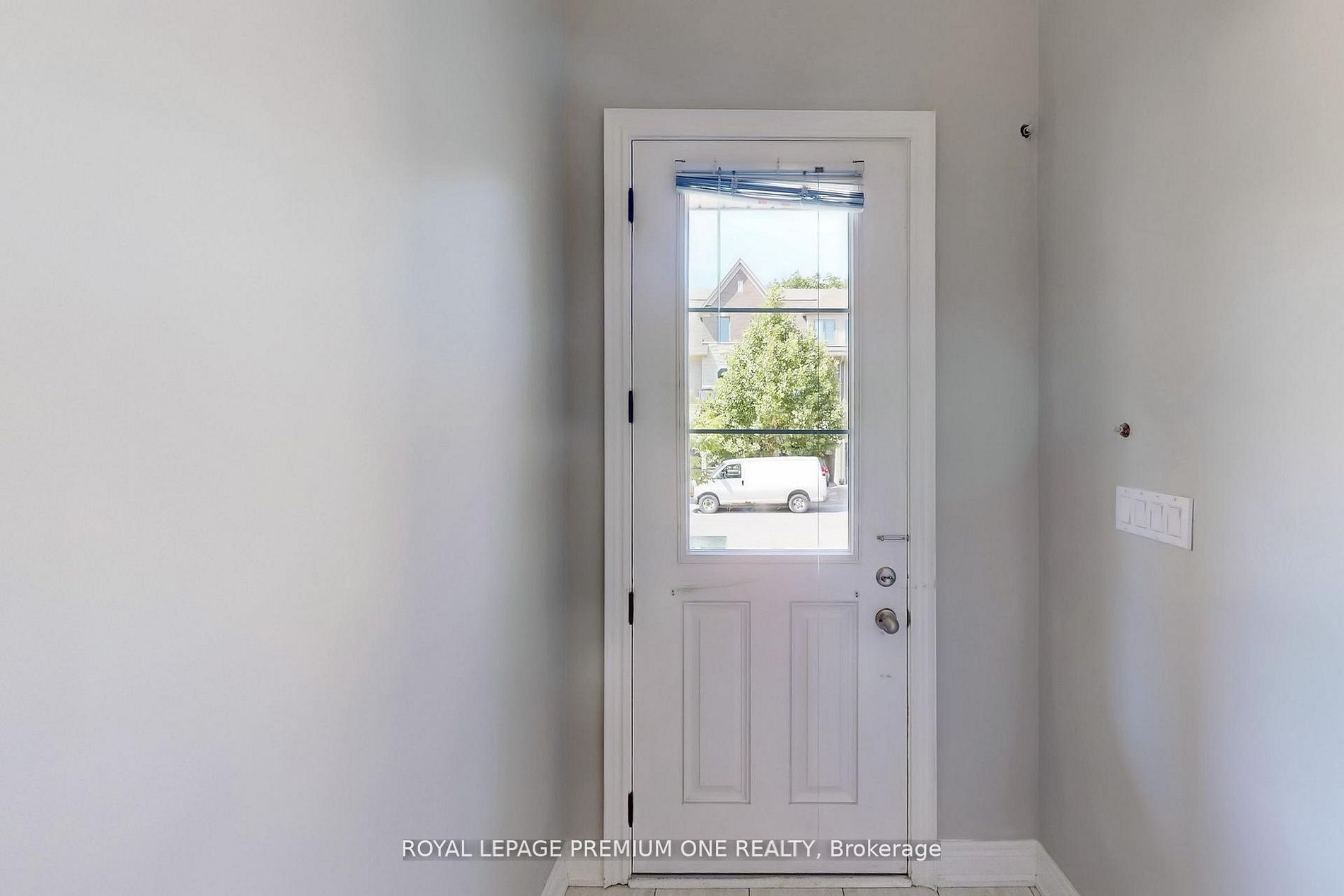 Photo 50 of 71 Dryden Way, Etobicoke, Willowridge-Martingrove-Richview — HOMEH