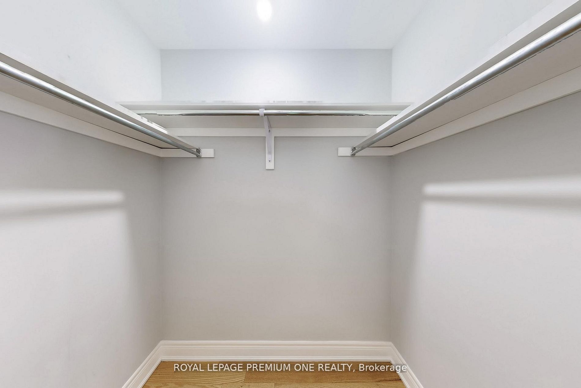 Photo 41 of 71 Dryden Way, Etobicoke, Willowridge-Martingrove-Richview — HOMEH