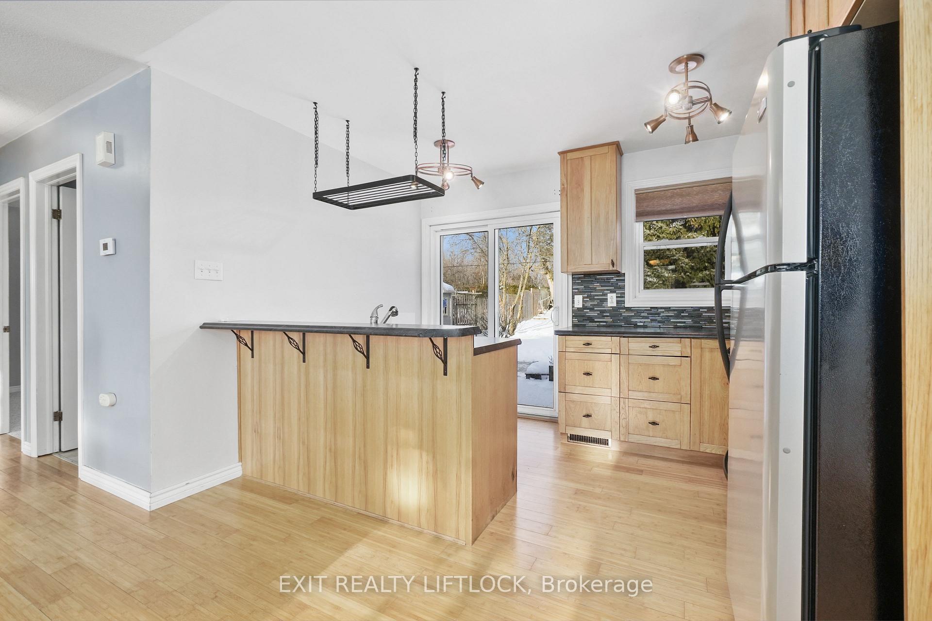 Photo 9 of 156 Towerhill Road, Peterborough, Northcrest Ward 5 — HOMEH