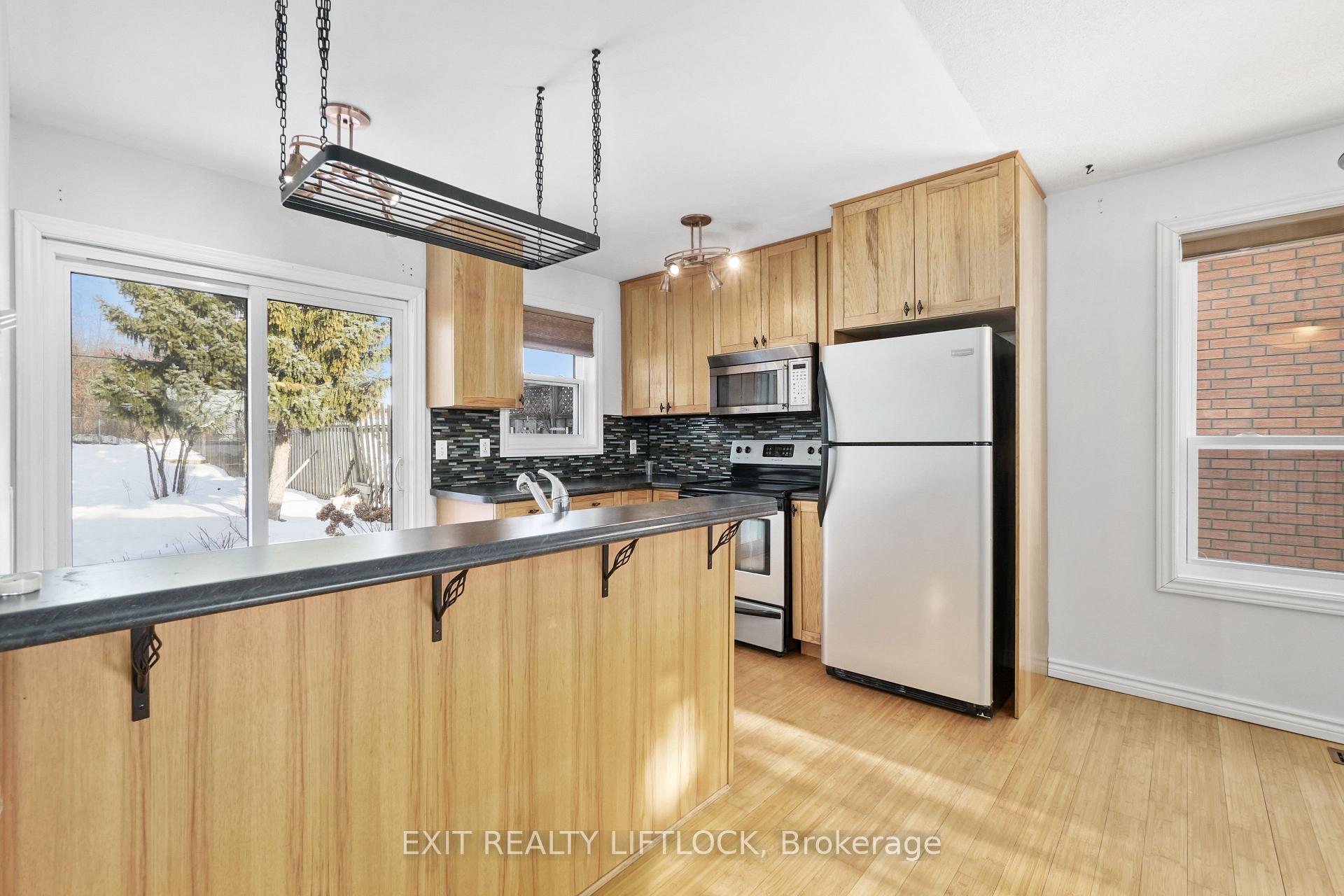 Photo 10 of 156 Towerhill Road, Peterborough, Northcrest Ward 5 — HOMEH