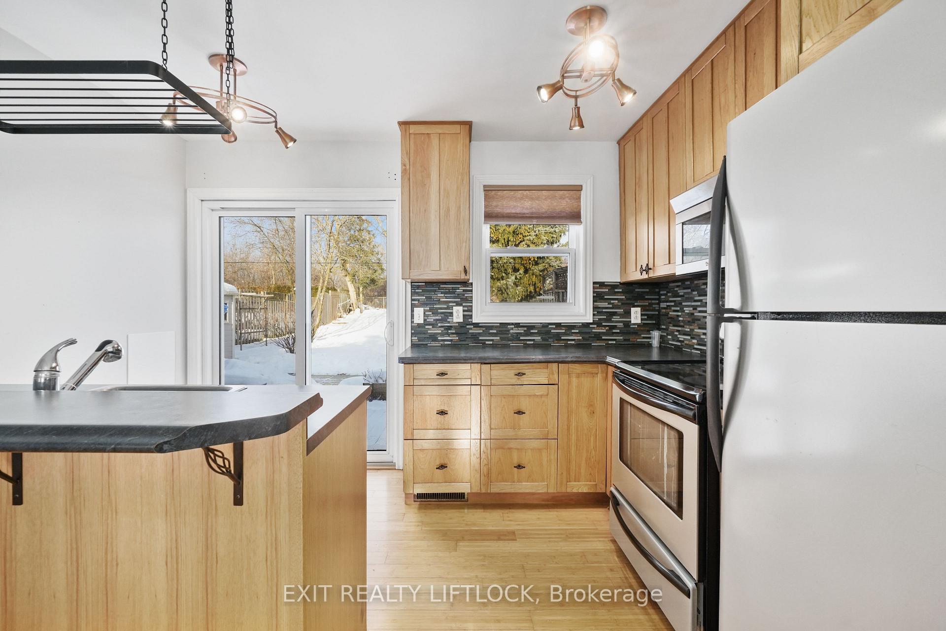 Photo 11 of 156 Towerhill Road, Peterborough, Northcrest Ward 5 — HOMEH