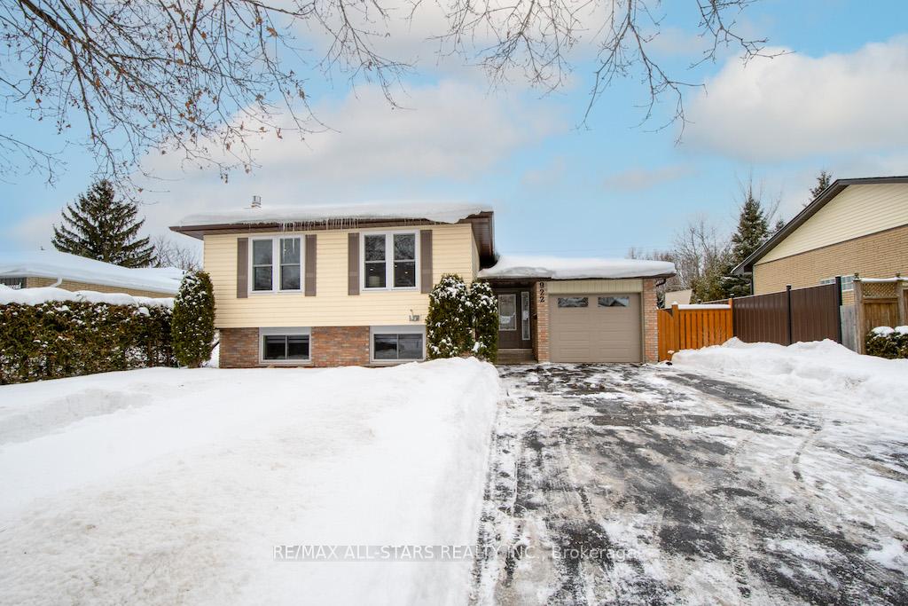 Photo 1 of 922 Ashdale Crescent W, Peterborough, Ashburnham Ward 4 — HOMEH
