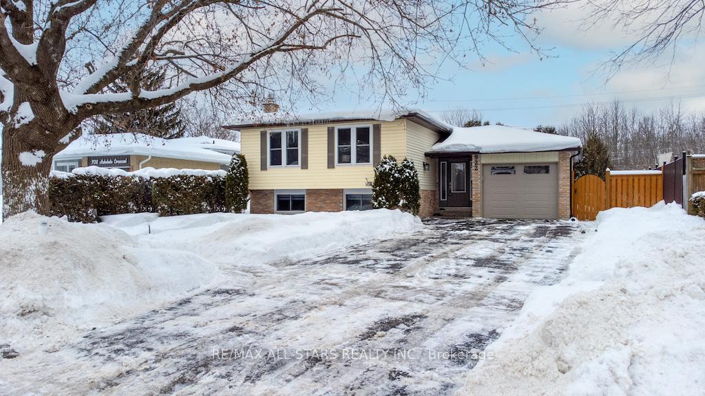 Photo 2 of 922 Ashdale Crescent W, Peterborough, Ashburnham Ward 4 — HOMEH