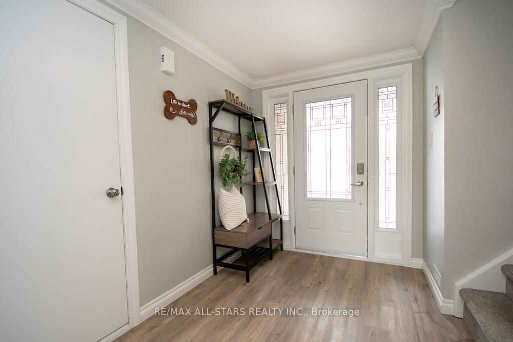 Photo 4 of 922 Ashdale Crescent W, Peterborough, Ashburnham Ward 4 — HOMEH