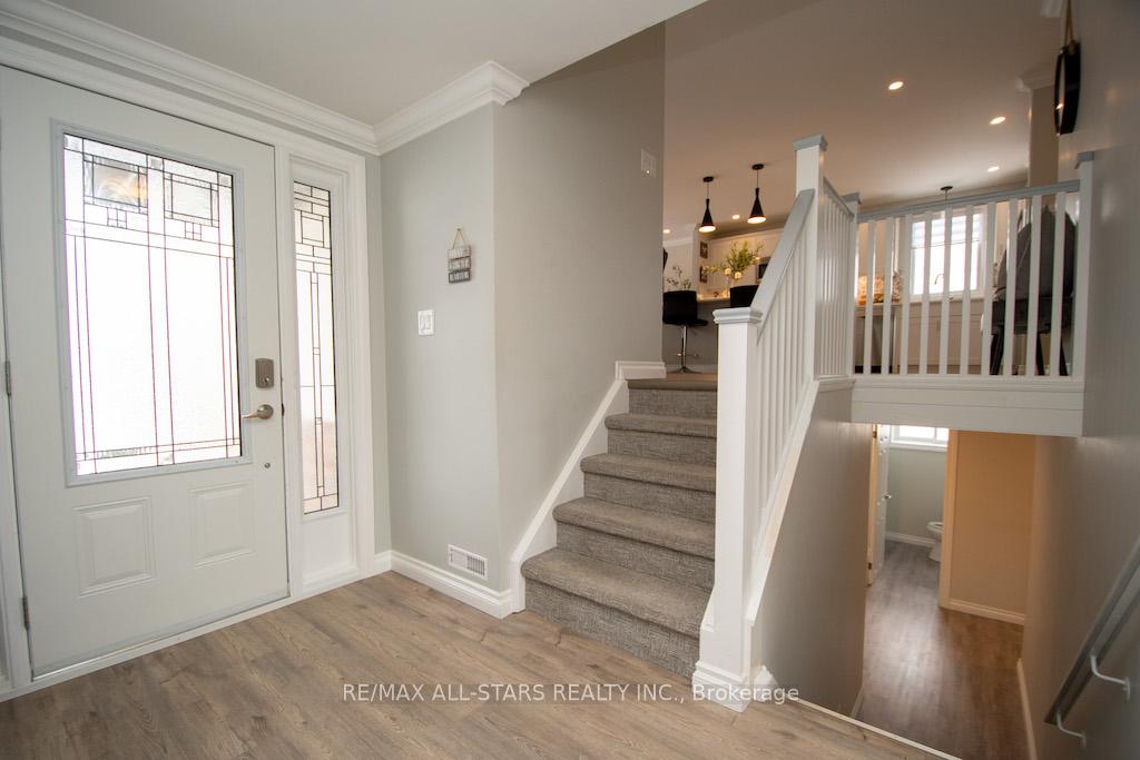 Photo 5 of 922 Ashdale Crescent W, Peterborough, Ashburnham Ward 4 — HOMEH