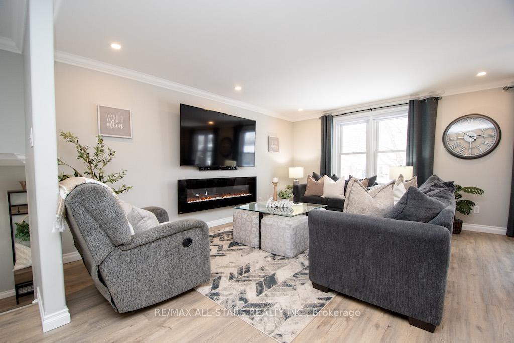 Photo 6 of 922 Ashdale Crescent W, Peterborough, Ashburnham Ward 4 — HOMEH