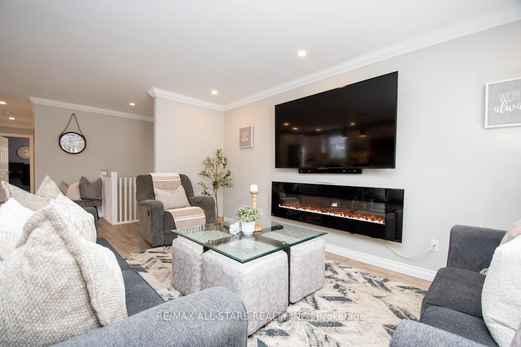 Photo 7 of 922 Ashdale Crescent W, Peterborough, Ashburnham Ward 4 — HOMEH