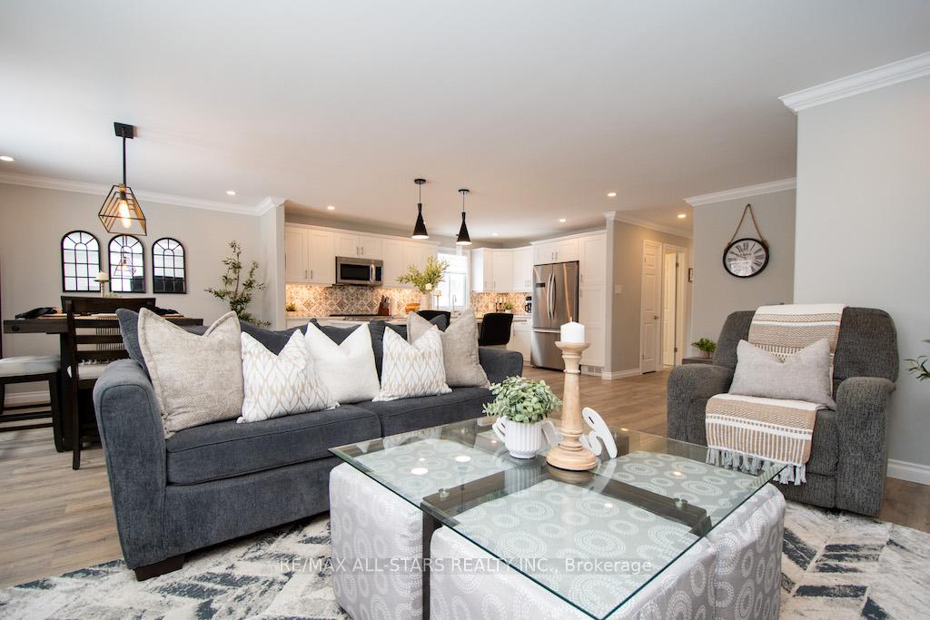 Photo 8 of 922 Ashdale Crescent W, Peterborough, Ashburnham Ward 4 — HOMEH