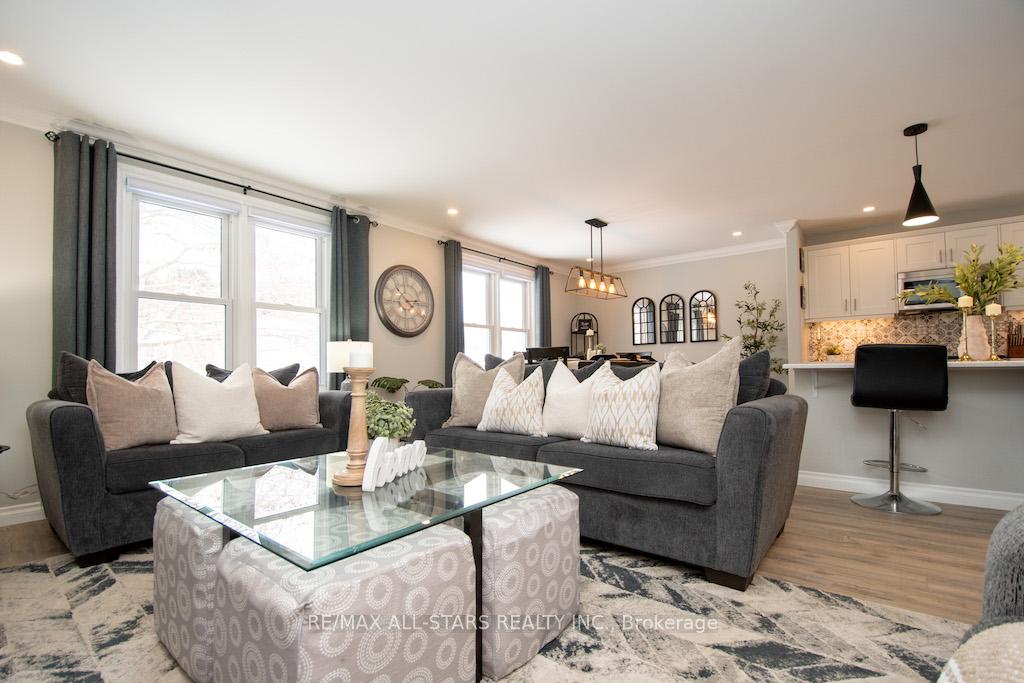 Photo 9 of 922 Ashdale Crescent W, Peterborough, Ashburnham Ward 4 — HOMEH