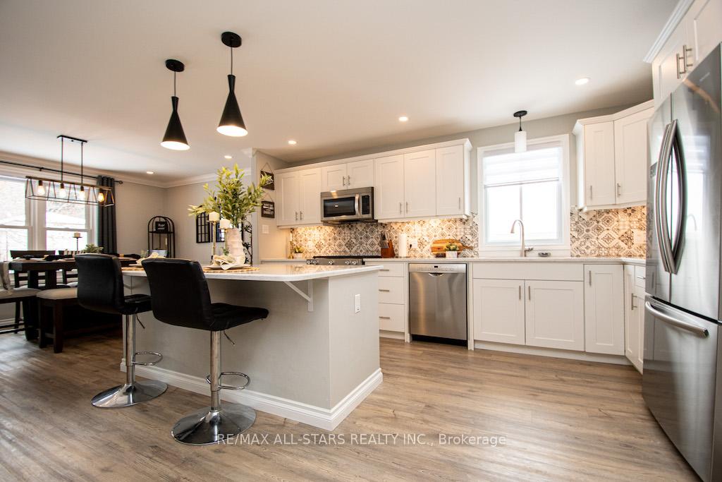 Photo 14 of 922 Ashdale Crescent W, Peterborough, Ashburnham Ward 4 — HOMEH