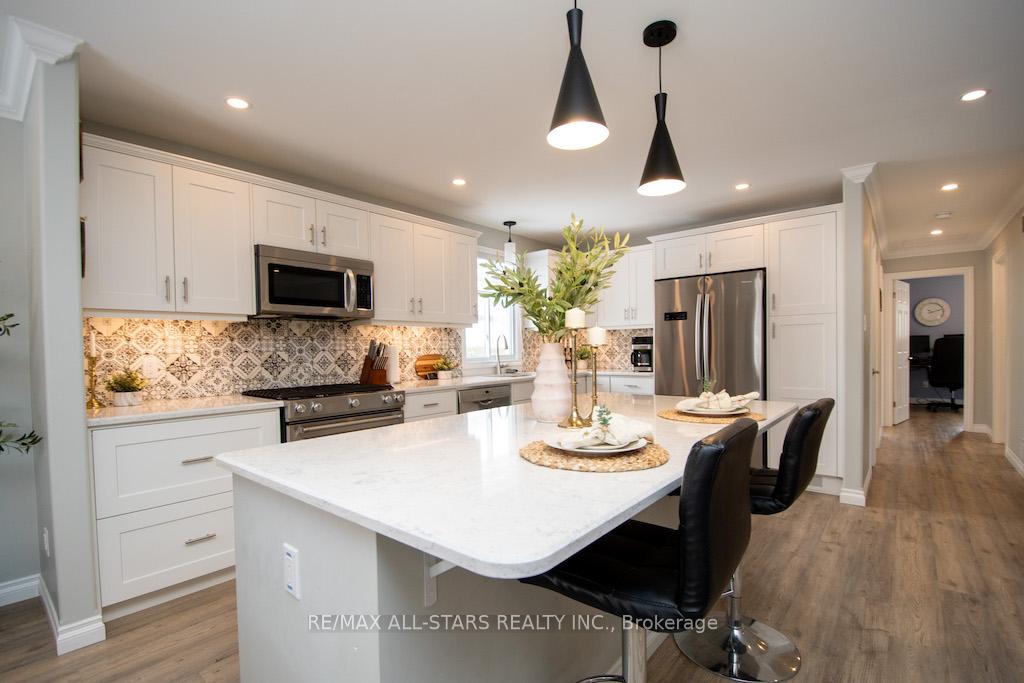 Photo 15 of 922 Ashdale Crescent W, Peterborough, Ashburnham Ward 4 — HOMEH