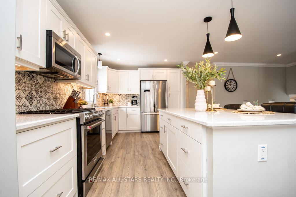 Photo 16 of 922 Ashdale Crescent W, Peterborough, Ashburnham Ward 4 — HOMEH