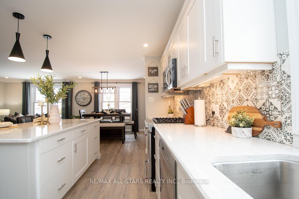 Photo 18 of 922 Ashdale Crescent W, Peterborough, Ashburnham Ward 4 — HOMEH