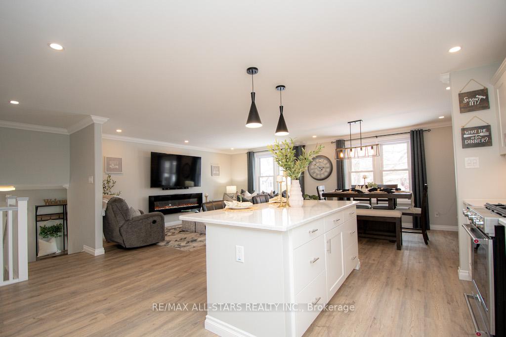 Photo 19 of 922 Ashdale Crescent W, Peterborough, Ashburnham Ward 4 — HOMEH